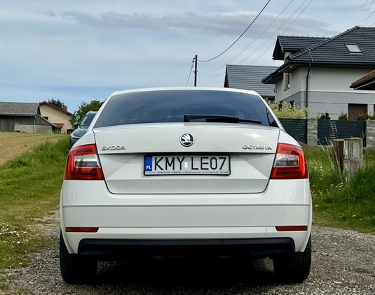 Skoda Octavia cena 64890 przebieg: 137600, rok produkcji 2017 z Myślenice małe 137